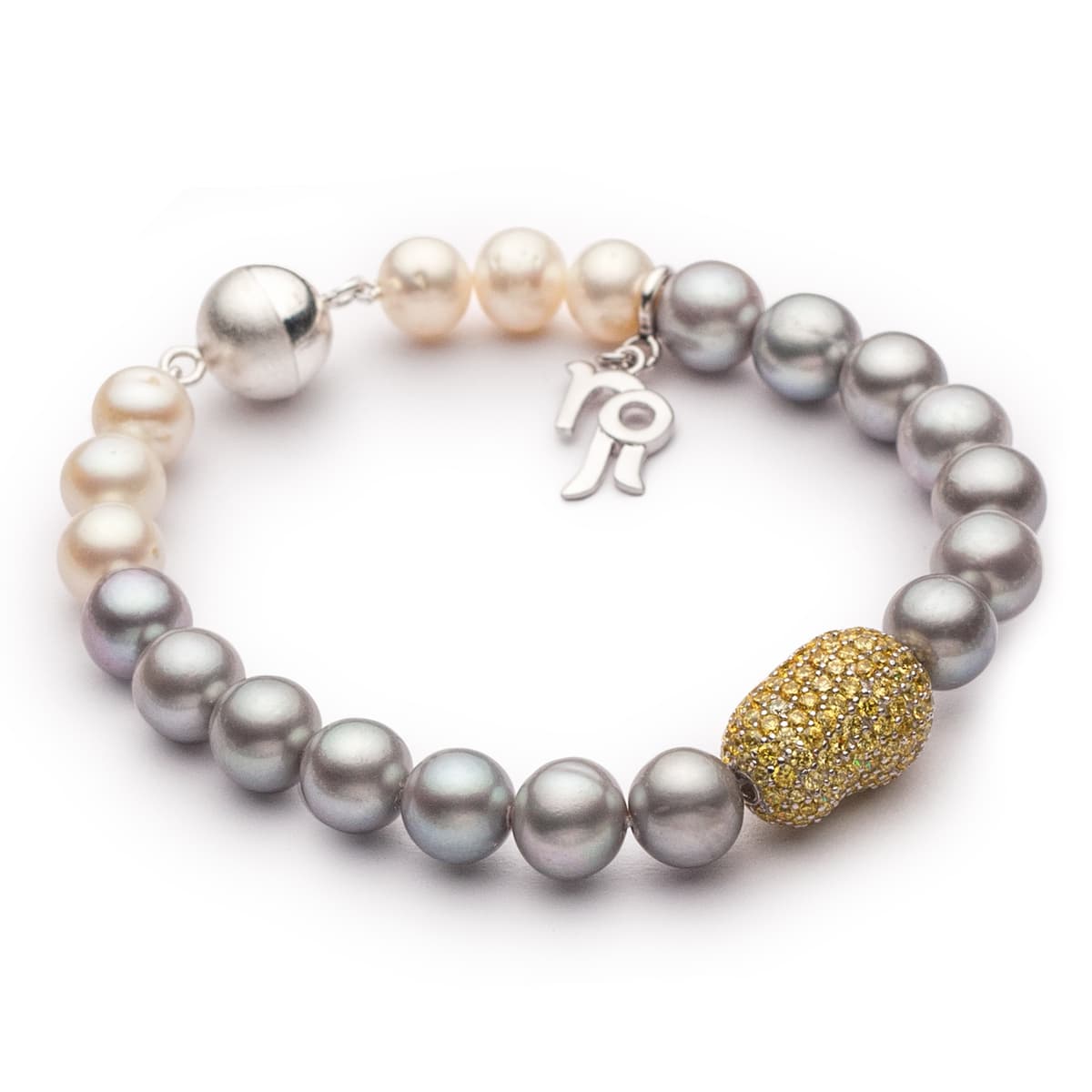 Браслет из белого и серого жемчуга с ювелирной вставкой