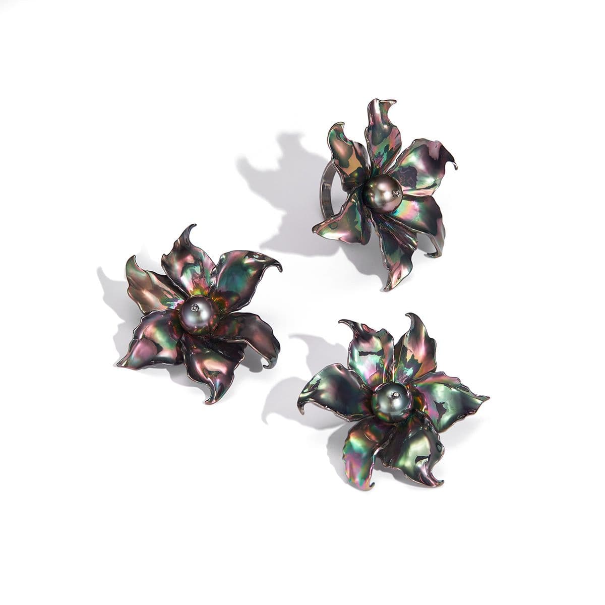 Серьги и кольцо Аденум от Nasonpearl & WAIU из титана с морским жемчугом Таити